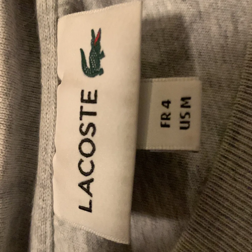 Jag säljer denna hoodie tvättas så klart innan avfärd. Tröjor & Koftor.