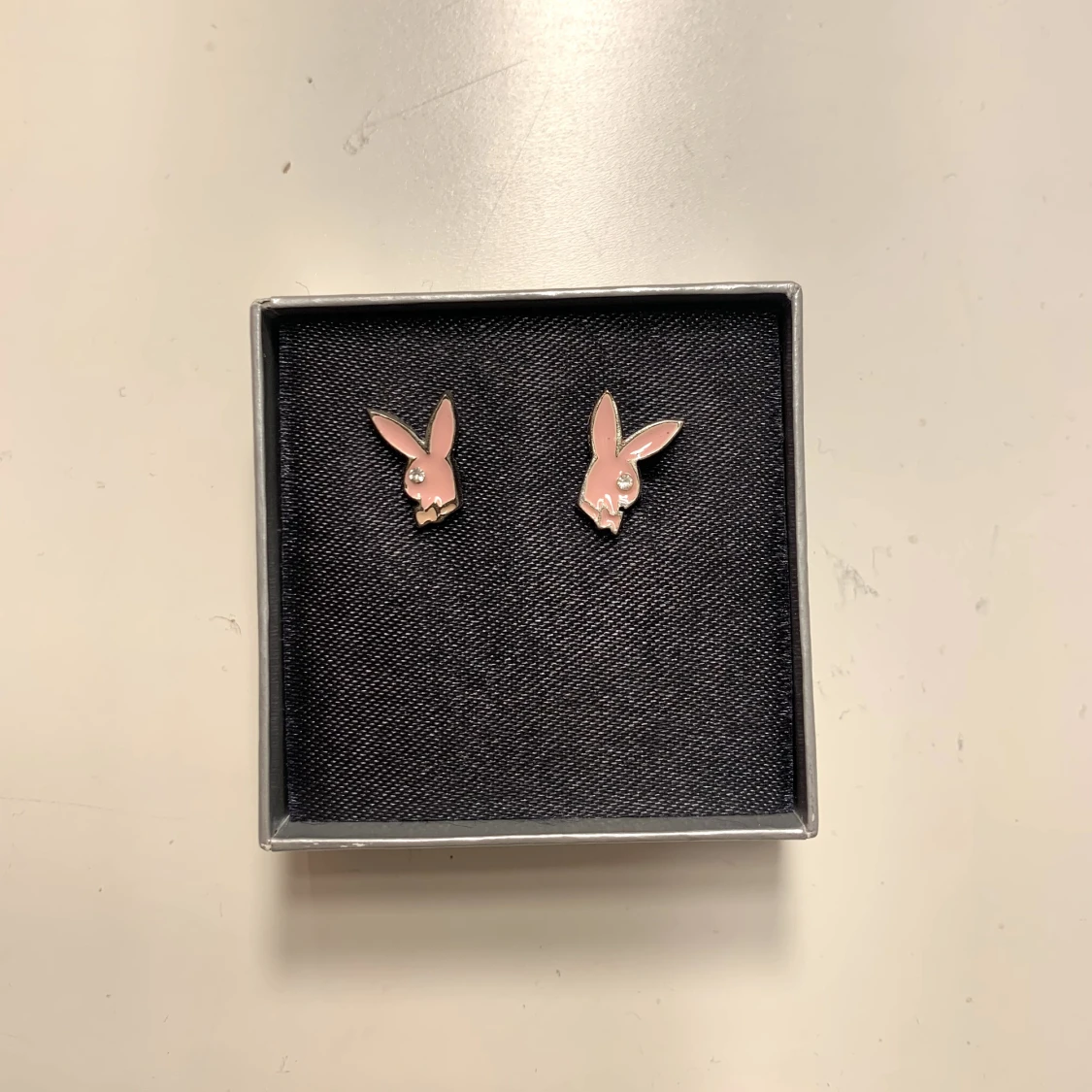 Playboy öronhängen  - 90