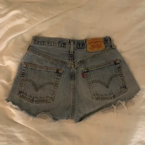 Levis shorts - Levis jeans shorts jag köpt på sellpy, tyvärr för små för mig!
