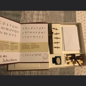 Kalligrafi set, Calligraphy set - Kalligrafi set. De mesta är med, endast testade så finns mkt bläck och vax kvar