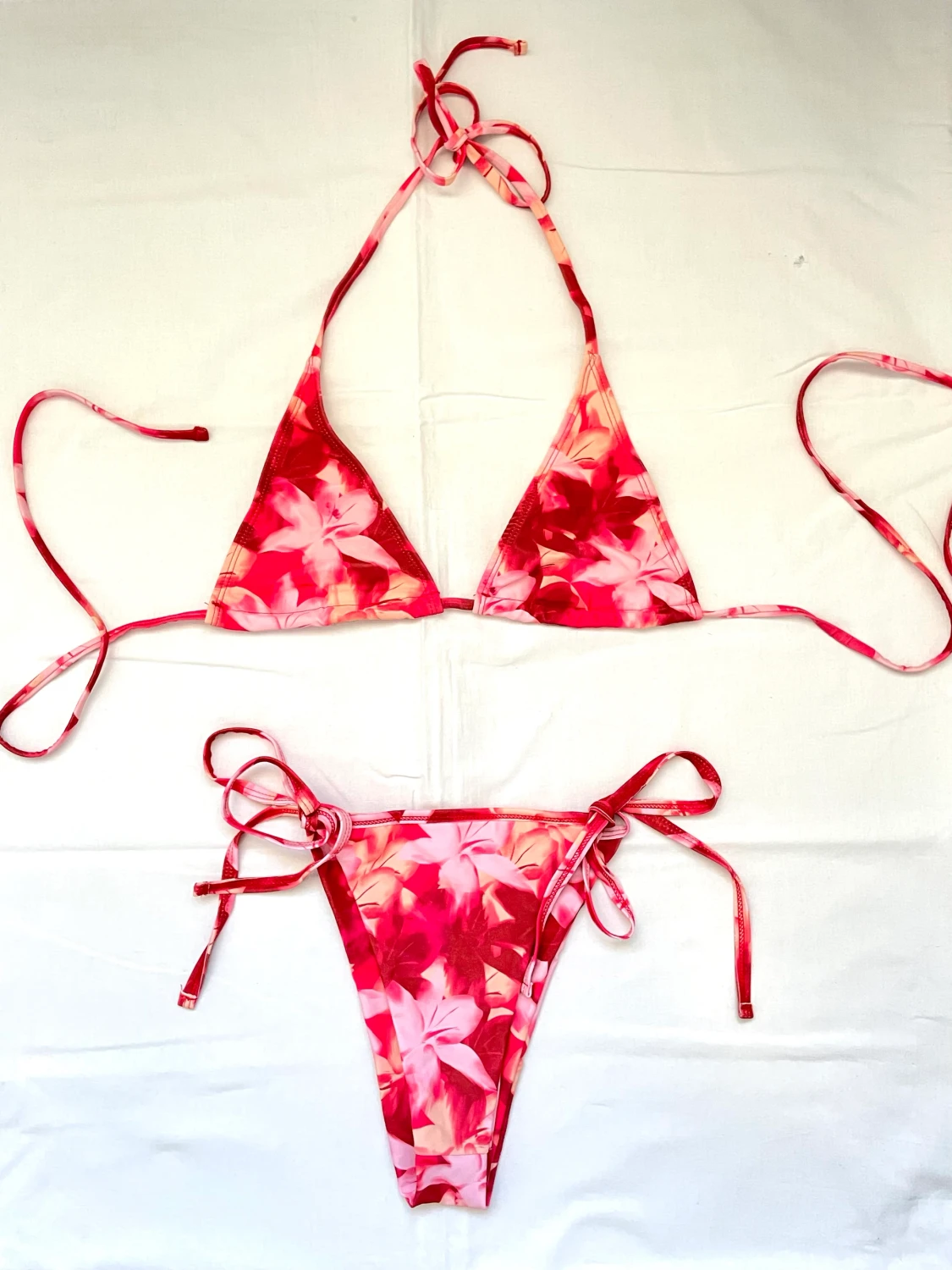 Blommig Bikini med midjesjal 🌷