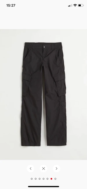 Svarta cargo byxor - Svarta baggy cargo byxor 