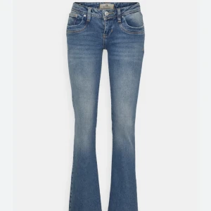 LTB VALERIE - Säljer dessa helt slutsålda jeans i storlek 27/30. De var lite för stora åt mig. De är använda.💕