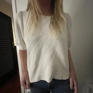 Topp med trekvartsärm  - Snygg topp från Cubus. Storlek XL men passar mig som har S/M🫶🏼