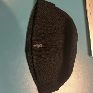 Ralph Lauren mössa i svart  - Bra skick 