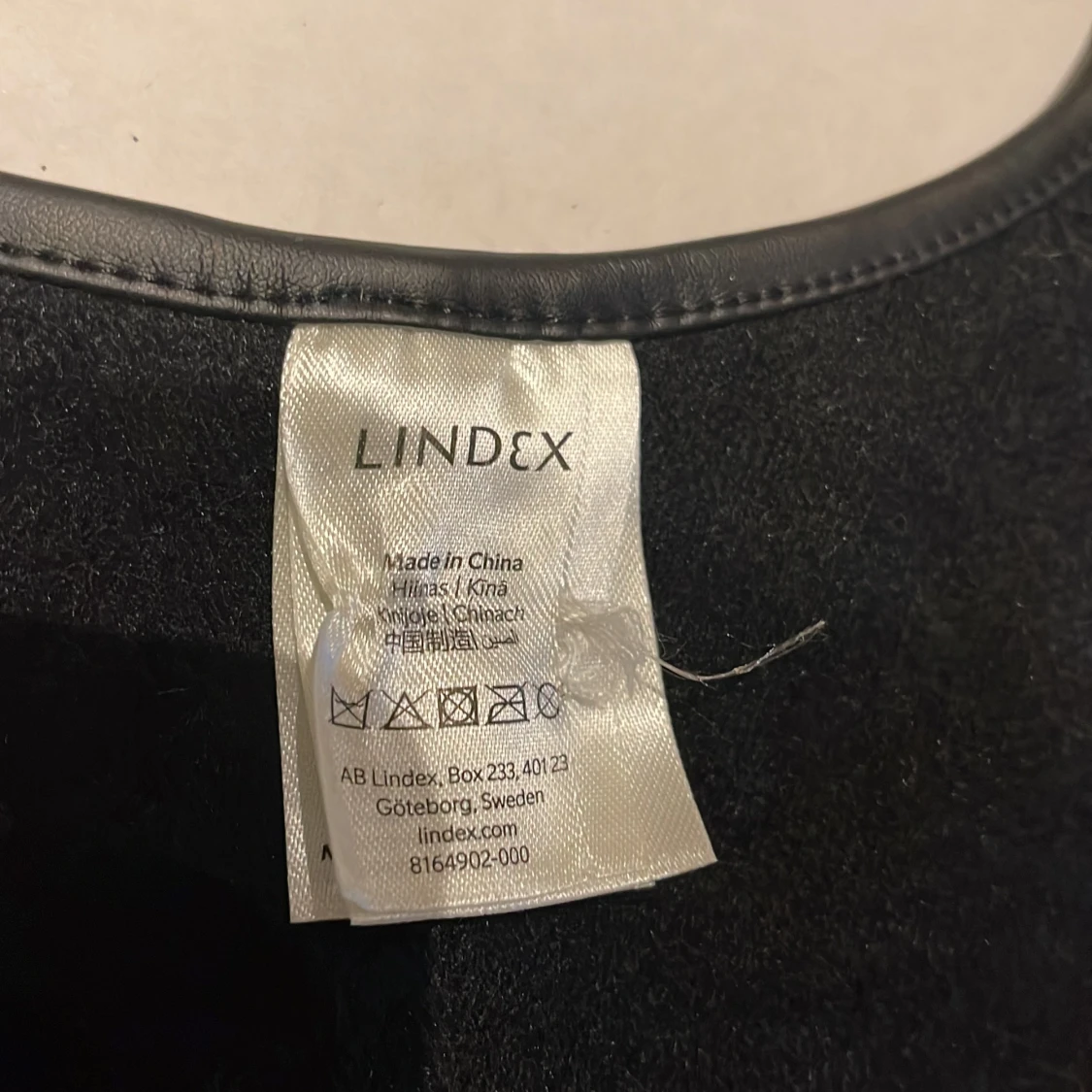 Krage i svart läder - 91