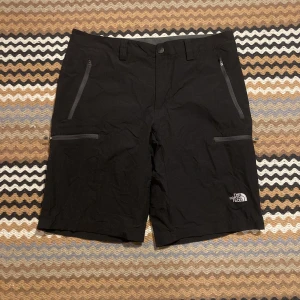 The north face exploration short  - Vandringsshorts använda typ 2 gånger mycket fräsch. Stretchmaterial hela byxan 