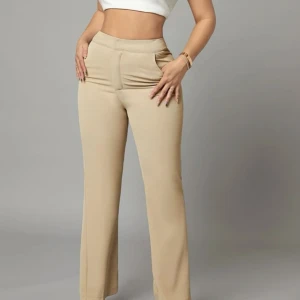 Byxor  - Köpte den i storlek xs men de är lite större vid låren. Har använt dem en gång, men ser ut som nya. Köpte byxorna för 180kr säljer dem för 150kr 