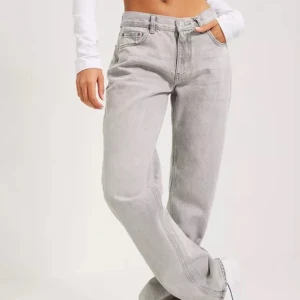 lowstraight jeans - strl 36, endast testade en gång❤️⚠️jag är 160 och dom är några cm för långa gör mig⚠️