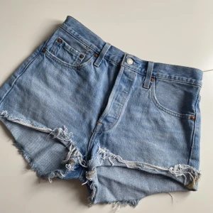 Levis shorts - Säljes pga att dom har blivit förstora för mig. Dom är i väldigt fint skick