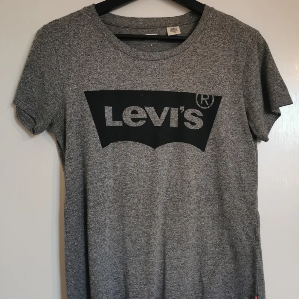 I princip oanvänd t-shirt ifrån Levi's . T-shirts.