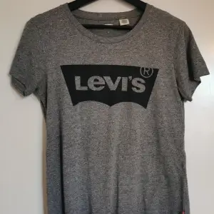 I princip oanvänd t-shirt ifrån Levi's 