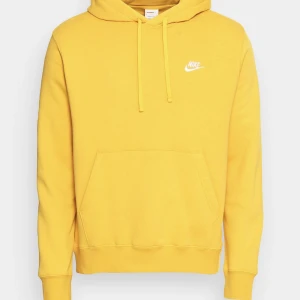 Nike Hoddie  - En Nike hoddie med en fin gul färg, som funkar året runt. 