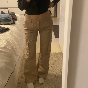 Cargobyxor  - Säljer mina cargobyxor från gina, de är aldrig använda då dom var lite stora på mig😊