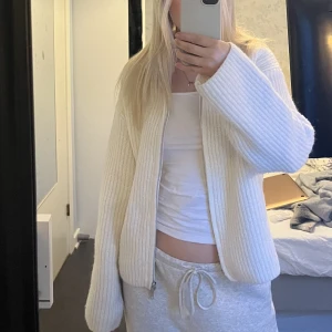 Stickad tröja  - Stickad tröja från bikbok 💓