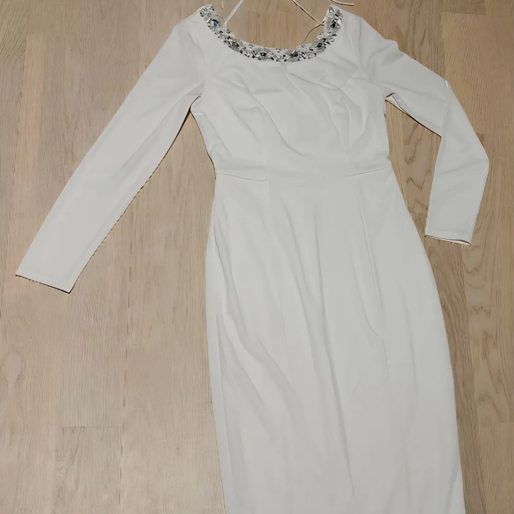 Long beautiful dress White Up to 65kg UK 8 US 4 EU 36. Klänningar.