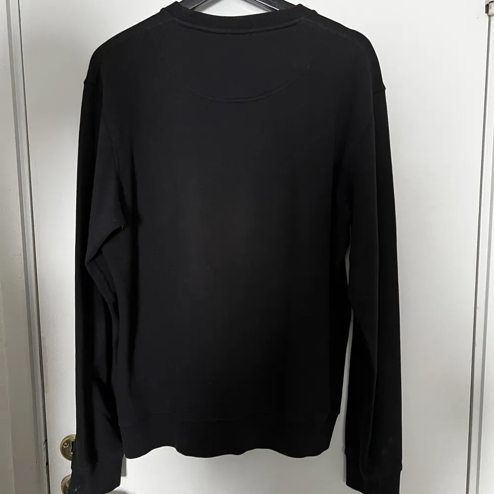Kenzo tröja i väldigt bra skick 9/10. Säljs inte i affär längre. Storlek L Köptes för 2199 kr och jag säljer den för 900 kr. . Tröjor & Koftor.