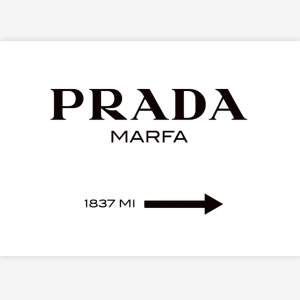 Säljer min Prada poster, köpt på desenio. Som ny. Mått 50x70. Nypris 279kr💗