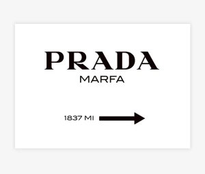 Prada poster från desenio - Säljer min Prada poster, köpt på desenio. Som ny. Mått 50x70. Nypris 279kr💗