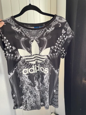 adidas t-shirt - mycket bra kvalite då den är använd utan några skavanker alls