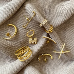 24 k guldpläterade smycken - Helt oanvända i nyskick, kommer i original förpackning 