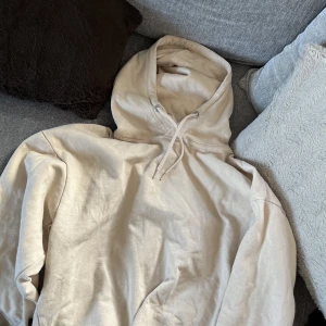 Hoodie - Beige Hoodie från lager 157, använd en gång och som ny i skick! 