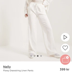 Linnebyxor - Helt oanvända med lappen kvar, mycket långa i benen för mig som är 164 cm. De är vita, ser bara lite beiga ut i ljuset på bilden💕