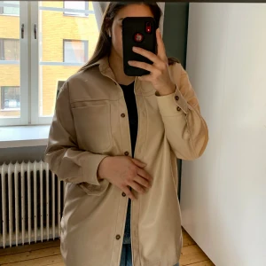 Jacka - Sommar/vårjacka. Använd en gång. Inget slitage. Nypris 599kr