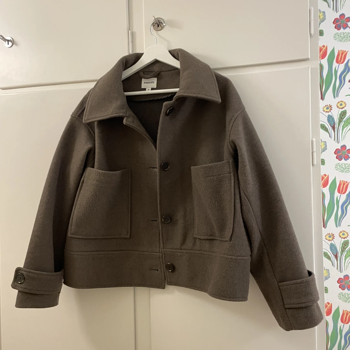 Brun slutsåld jacka från Kappahl