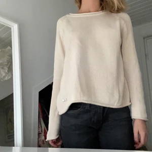 Tröja  - Jätte cool beige stickad tröja med stjärnor på armbågarna ❤️