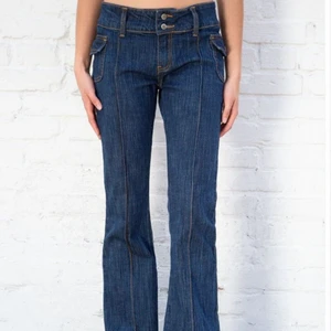 agatha pants, brandy 💘 - intressekoll på mina agatha pants denmin från brandy melville 💘 ny pris ca 400 kr! Inga slitningar och sparsamt använda! 💘 skriv privat för frågor! (Bilder lånade från hemsidan)