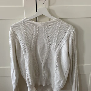 Vit tröja  - En väl använd vit, stickad tröja från Gestuz 💞 