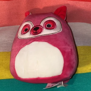 Squishmallow till salu!  - Säljer den här squishmallowen på 12cm. Hon har lapp skriv för fler bilder! Från privatperson! skriv för bilder eller frågor 💞