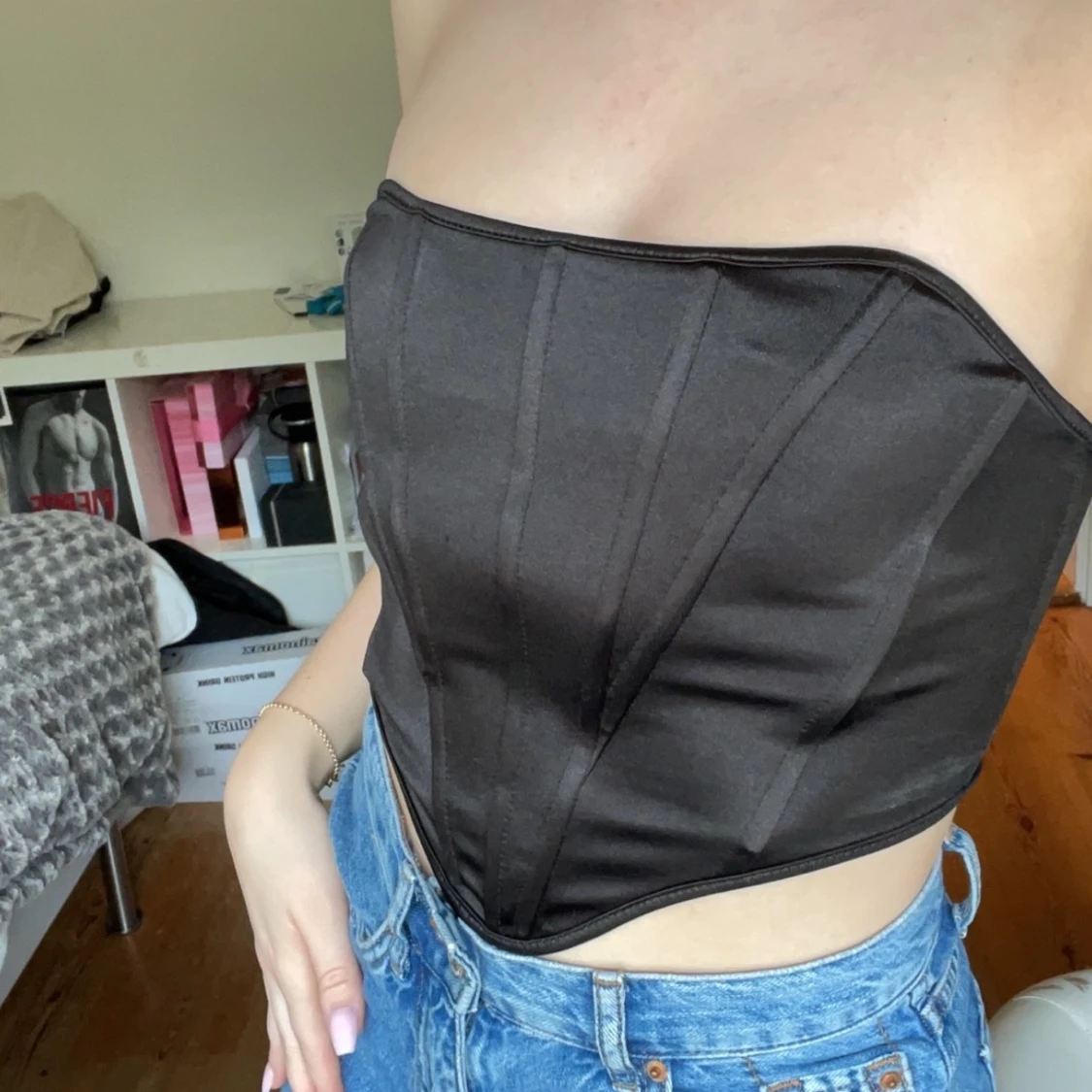 Corset topp i glansigt svart!
