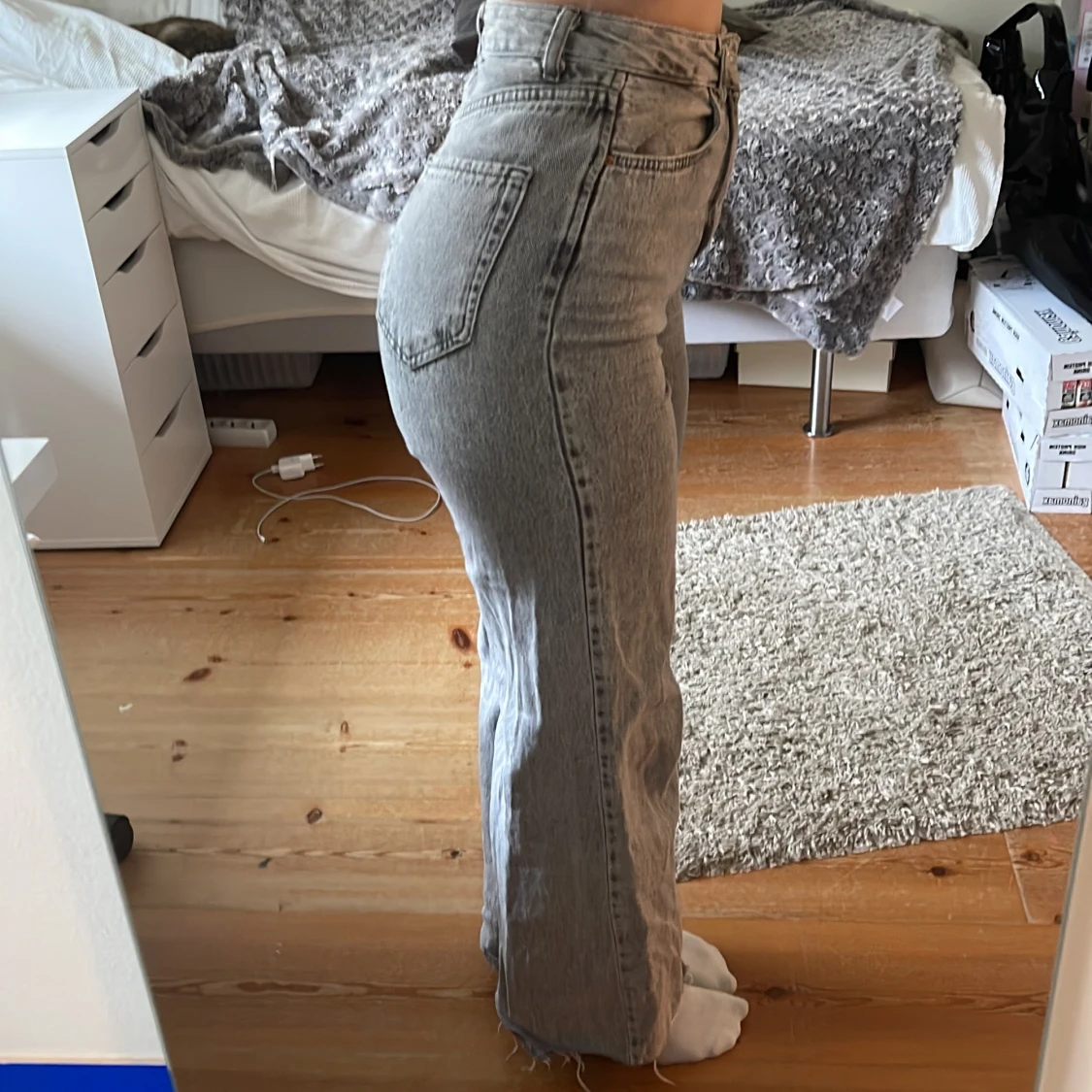 Gråa stradivarius jeans - 91