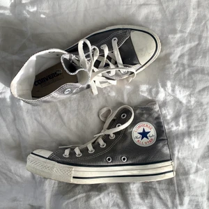 Converse - Så snygga converse, perfekta till våren🥰 Storlek 39 men passar även 38. (Säljer dom för 550kr inklusive frakt, först till kvarn!!!) 