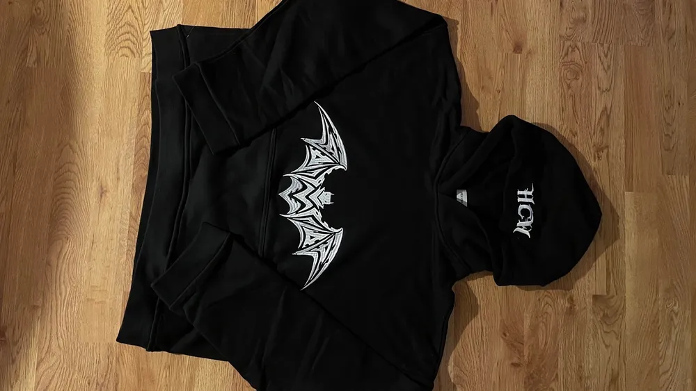 En hoddie från hcw i storlek S. Bra skicka och aldrig använd.. Hupparit & Collegepaidat.