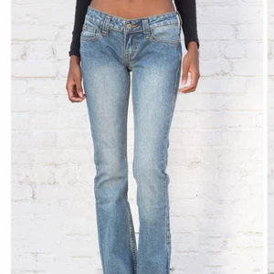Brandy jeans   - Köpte dessa jeans från brandy men tyvärr satt de lite för thigt, de är andvända endast en gång. Skriv om ni vill ha bilder,  köpte för 470 säljer för 300 exlusive frakt💕