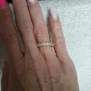 Stilrena ringar, snygga att kombinera - Nyskick