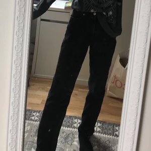 Monki straight leg  - Svart jeans från Monki modell taiki. Fler bilder man skickas <3