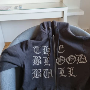 Hoodi - ❤️INTRESSEKOLL❤️ Intresskoll om npgon skulle vara intresserad av min hoodie från youspooo. Andvänd fåtal gånger. Passar small,medium,large. Köppte för 600 så skulle tänka mig sälja för runt 200-300!