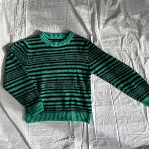 Stickad tröja - Stickad tröja från cheap monday! Inte mycket använd alls! Frakt tillkommer 🤩