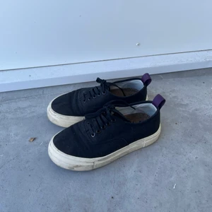 Eytys Mother svart canvas  - Eytys Mother i canvas säljes. Jättefint skick då de aldrig kommer till användning. Givetvis äkta, för närvarande helt slutsålda på hemsidan. 