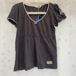 Odd molly - Helt nyköpt odd molly blus/t-shirt från sellpy! Fint skick, storlek M. Passar någon mindre oxå, stretchiga material<3