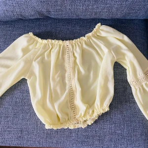 Tröja - Tröja i storlek S. Från tessie 