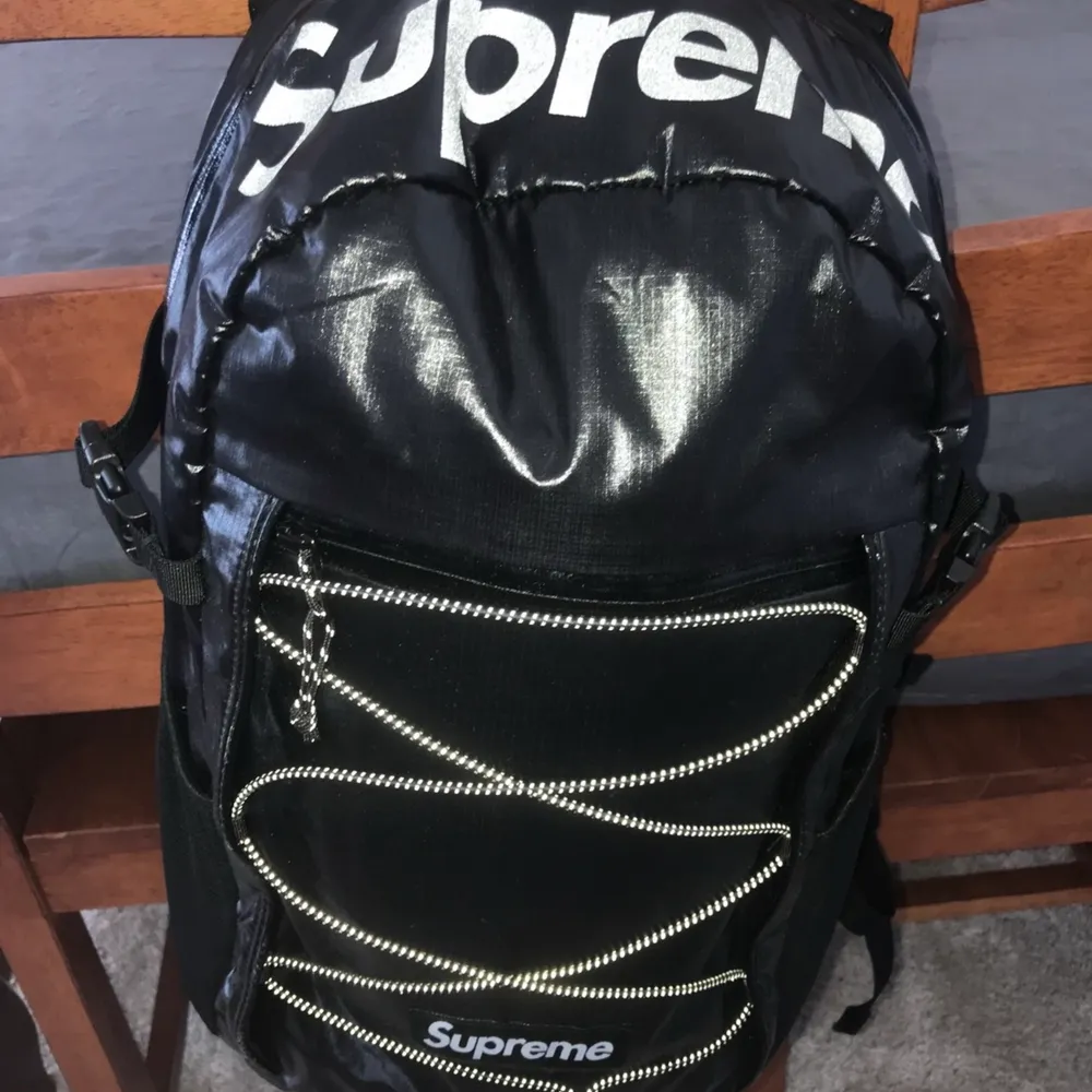 Supreme FW17 backpack. Äkta såklart. Dm för frågor eller fler bilder🤝. Väskor.