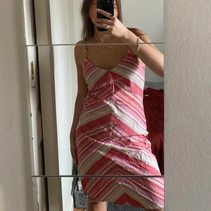 Klänning - Supersöt sommarklänning, passar mig som har S-M normalt