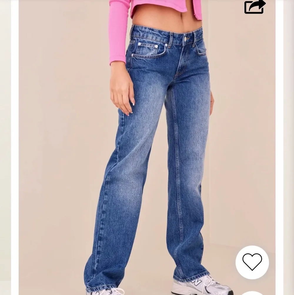 Säljer nu mina favorit jeans från Nelly pga de blivit för korta, nypris: 449kr. Jeans & Byxor.