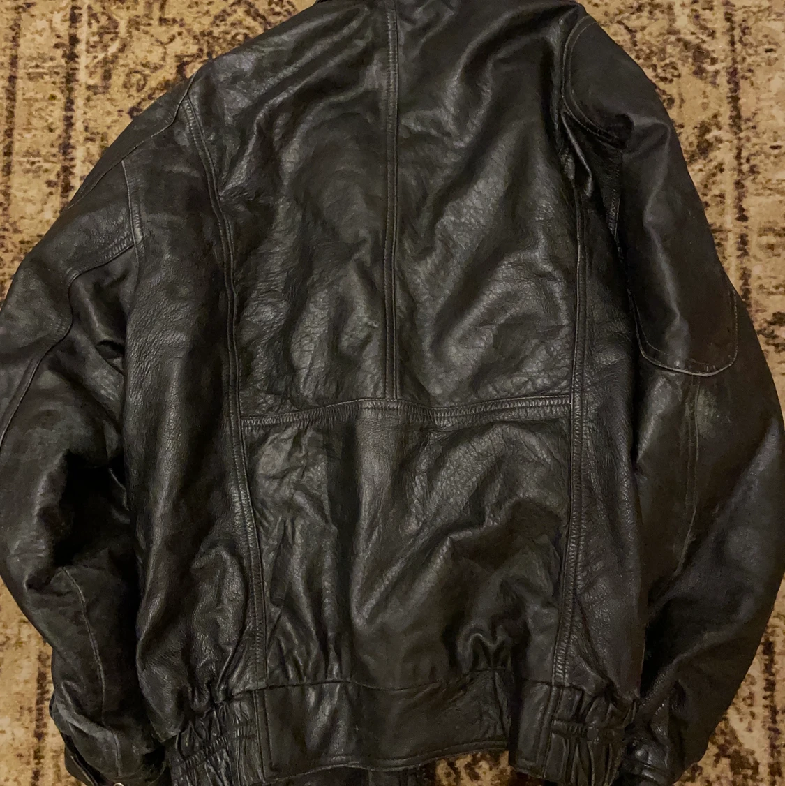 Svart skinnjacka  - 91