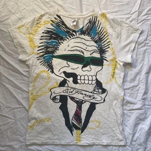 Ed hardy tshirt - Cool ed hardy tshirt köpt på plick, enbart använd någon enstaka gång. Strl XL på lapp men passar från XS-L beroende på önskad passform. Köparen står för frakt. ⭐️